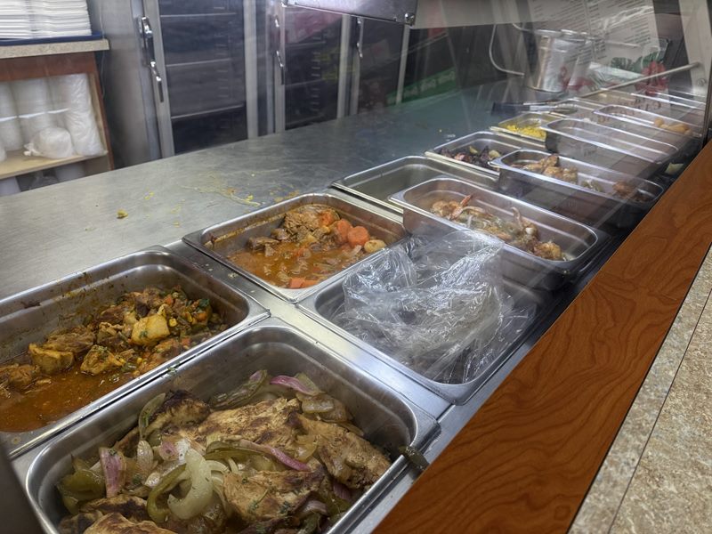 Los Paisanos To Go Latin Cafeteria interior